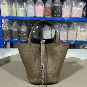 Hermès Picotin 18cm Replica - Spiegelkwaliteit En Luxe Uitstraling 1156796841 - front view | Hermès