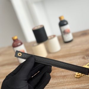 Hermès Picotin 18cm Replica - Perfecte 1:1 Kwaliteit Zwart Met Goud 1156795945 - close-up | Hermès